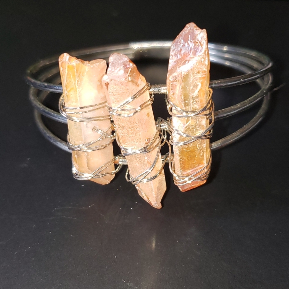 Wire and stone bracelet